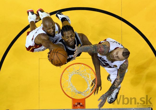 Miami utŕžili prehru, hviezdou Spurs bol Leonard