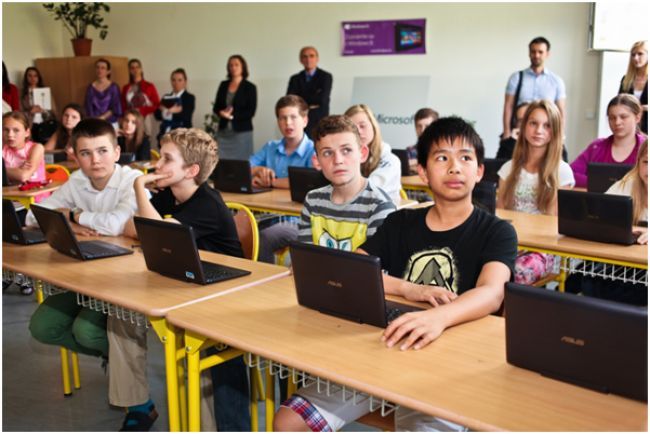 Trnavské gymnázium J. Hollého má triedu 21. storočia