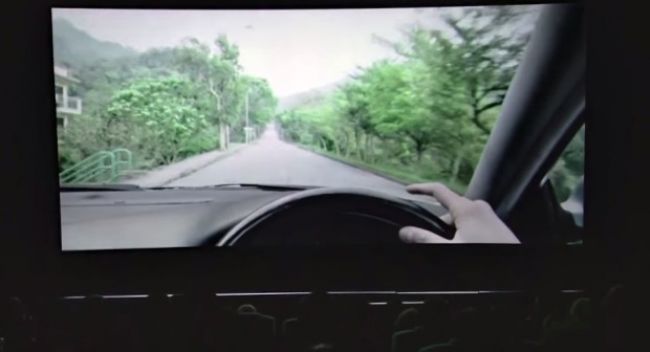 Video: Mobil za volant nepatrí!