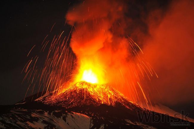 Video: V Taliansku vybuchla sopka Etna, lietadlá meškajú