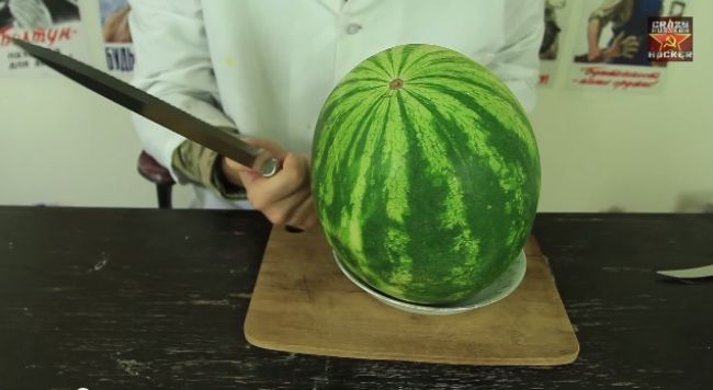 Video: Ako krájať melón správnym spôsobom