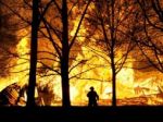 Rýchly požiar ohrozuje indiánsky kmeň, ničí im živobytie