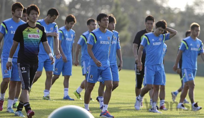Japonskí futbalisti chcú držaním lopty paralyzovať Grékov