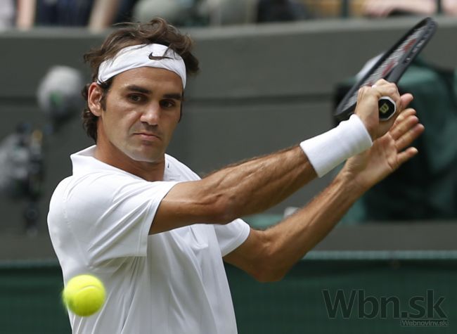 Roger Federer na Wimbledone hladko postúpil, bojuje o rekord