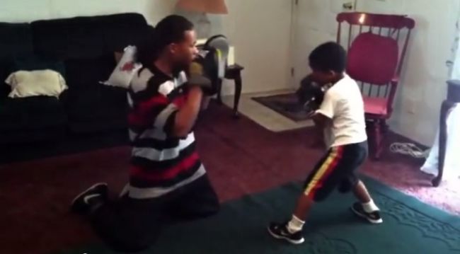 Video: 5-ročný chlapec trénuje box