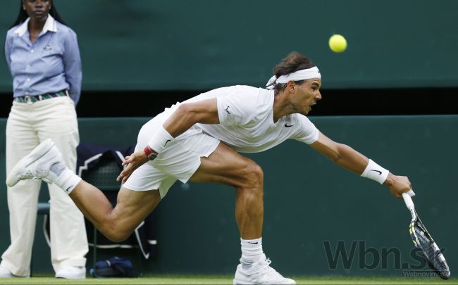 Nadal tretí raz prehral úvodný set, no napriek tomu postúpil