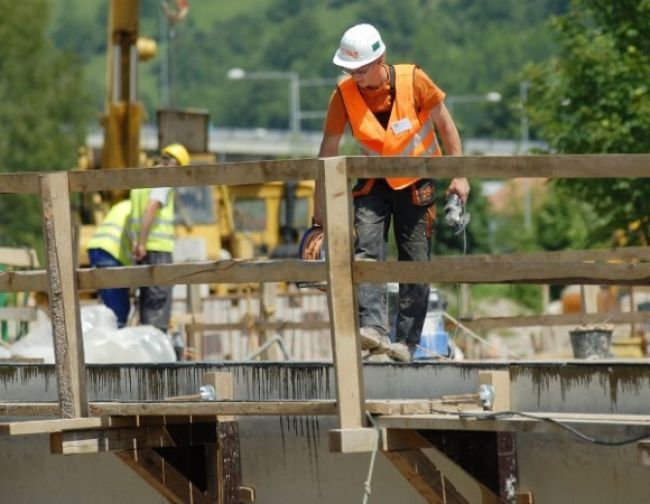 Indikátor dôvery v stavebníctve v júni klesol o osem bodov