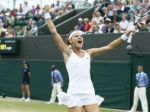 Tri Češky sú vo štvrťfinále Wimbledonu, Wozniacka dohrala