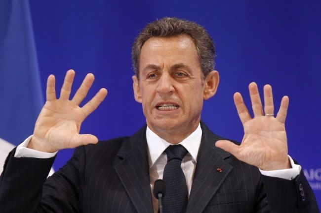 Francúzskeho exprezidenta Sarkozyho zadržala polícia