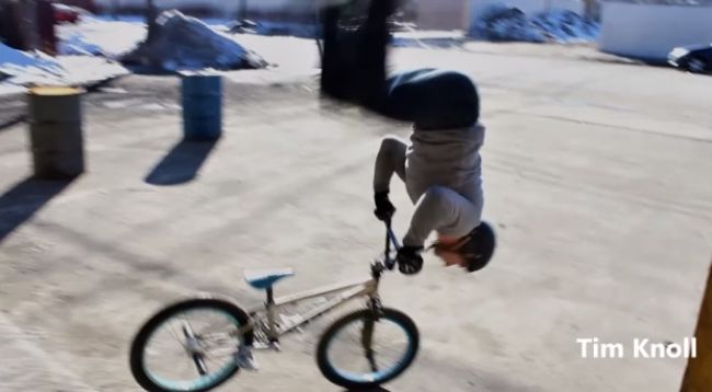 Video: Extrémne kúsky na BMX