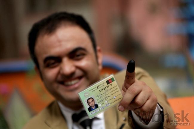 Afganské voľby sú podozrivé z podvodu, znovu rátajú hlasy