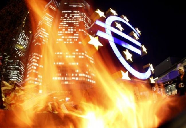 Euro po slovách šéfa ECB kleslo voči doláru na týždňové dno