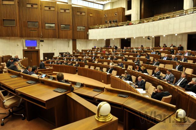 Parlament nebol uznášaniaschopný, rokovanie sa skončilo skôr