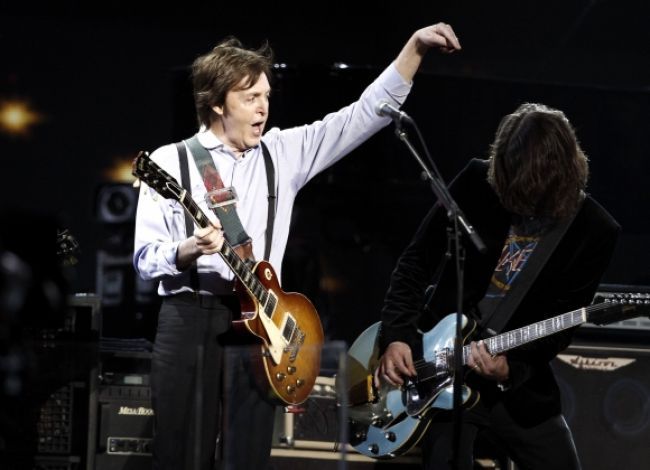 Paul McCartney po chorobe znova vyrazil na turné