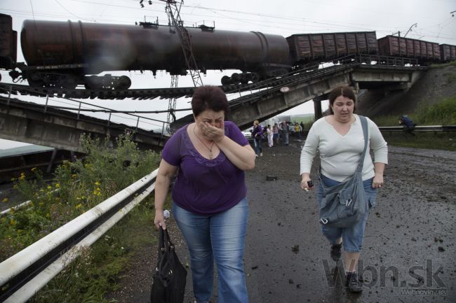 Na Ukrajine vybuchol železničný most, smeroval do Donecka