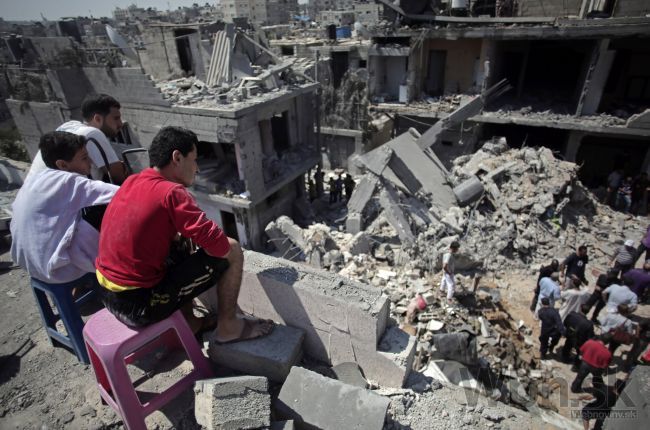 Izrael opäť útočil v pásme Gazy, očakáva dlhé dni bojov