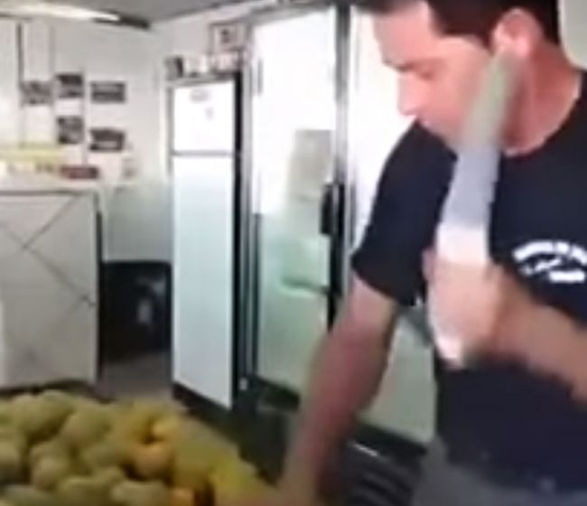 Video: Ozajstný „Fruit ninja“