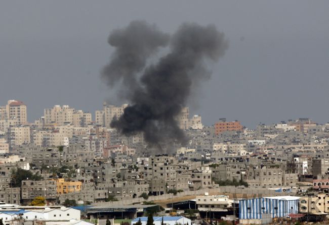 Video: Gaza hlási ďalšie obete, Izrael hrozí plným útokom