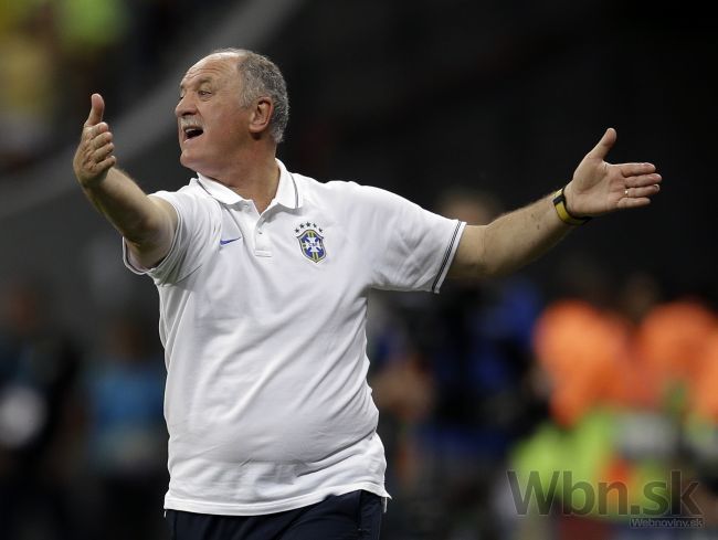 Tréner Scolari po fiasku na MS skončil na lavičke Brazílie
