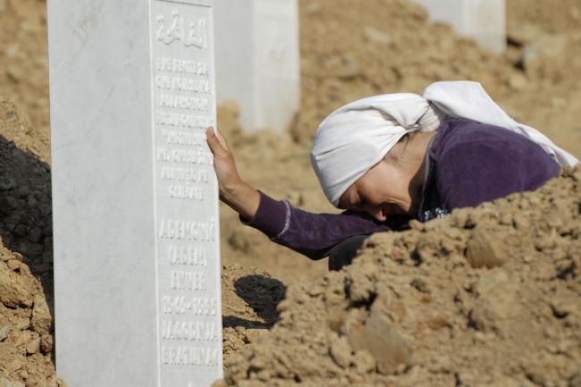 Súd v Haagu uznal vojakov vinných za smrť 300 Srebreničanov
