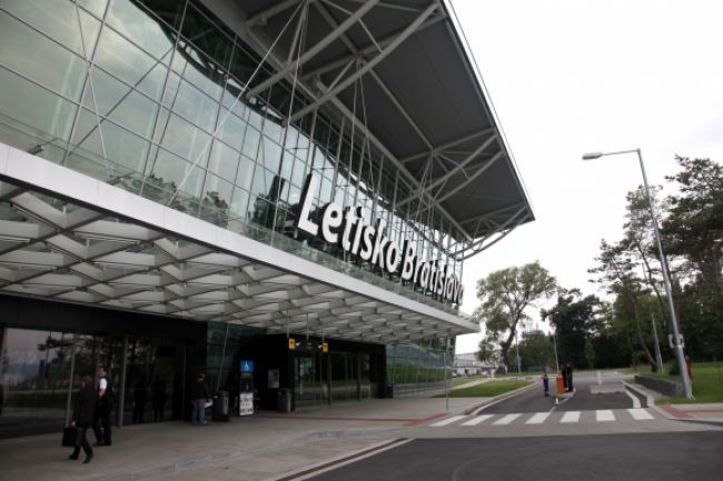Letisko v Bratislave musí robiť opatrenia pre zníženie strát