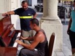 Video: Zo stavby priamo za klavír