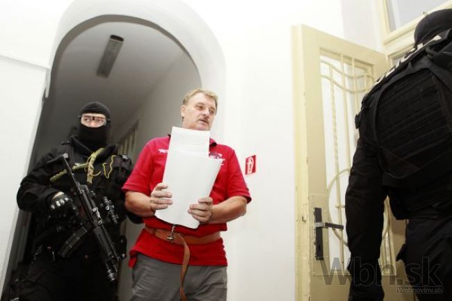 Súd s Viliamom Mišenkom odročili, zatiaľ ostáva vo väzbe