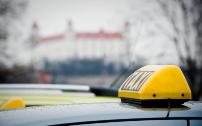 Niektorí taxikári v Bratislave ryžujú na krátkych trasách