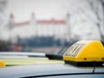 Niektorí taxikári v Bratislave ryžujú na krátkych trasách