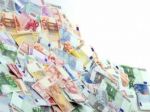 Na Slovensku stúpol počet falošných eurobankoviek i mincí