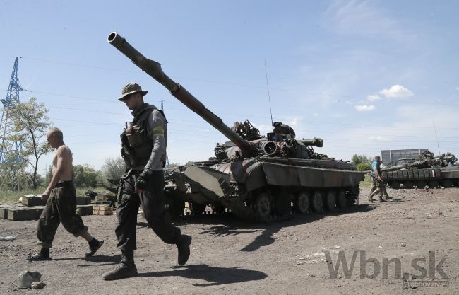 Na Ukrajine opäť vypukli boje, do Donecka mieria tanky