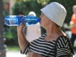 Kolapsy z tepla ohrozujú viac ženy, dôležitý je pitný režim