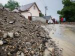 Video: Slovensko bičujú búrky, zanechávajú za sebou spúšť