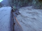 Povodeň po silnej búrke poškodila cestu do Vrátnej doliny