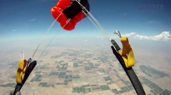 Video: Zaujímavo zakončený zoskok z lietadla