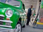 Ceny benzínu a motorovej nafty klesajú už tretí týždeň