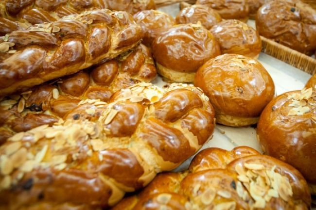 Pekári neuvažujú o znižovaní cien, obchodníci vraj zavádzajú