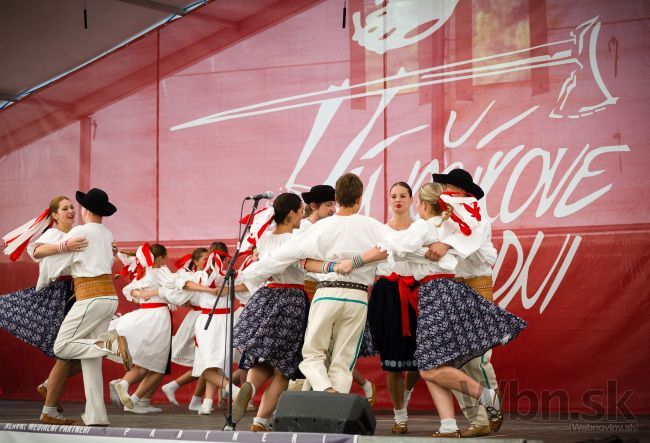 Terchovú ovládol folklór, konajú sa Jánošíkove dni