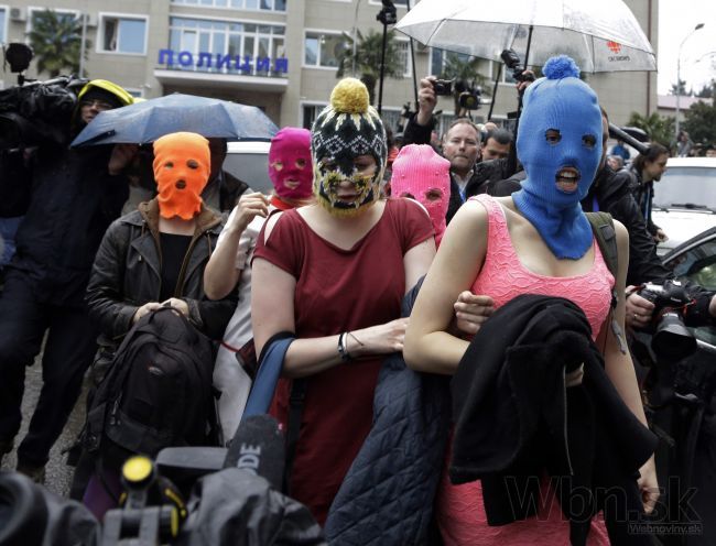Pussy Riot žiadajú od Ruska odškodné štvrť milióna eur
