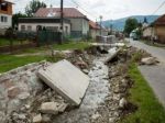 Búrka, ktorá sa prehnala Žilinou, trápi ľudí dodnes