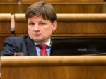 Hlina ponúka Paškovi maliarov, čo zadarmo vymaľujú parlament