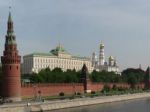 Rusi chcú zmierniť dopady sankcií, Kalašnikov ľutuje USA