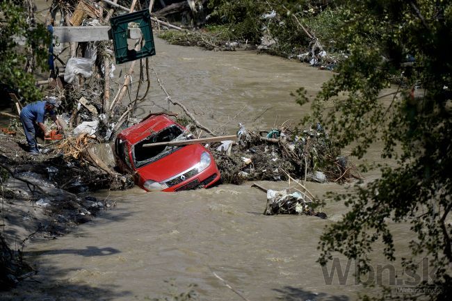 V Rumunsku zabíjajú povodne, zničili tisíce domov