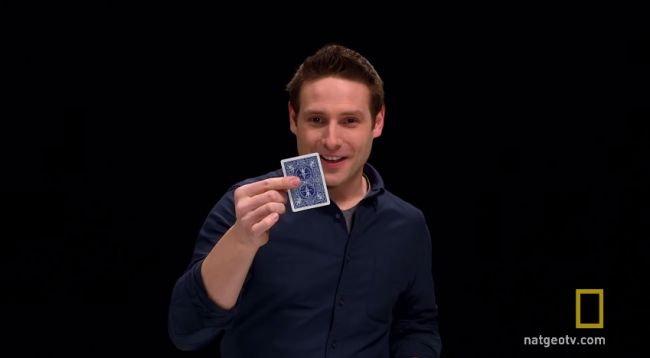 Video: Uhádne kúzelník kartu, na ktorú myslíte?