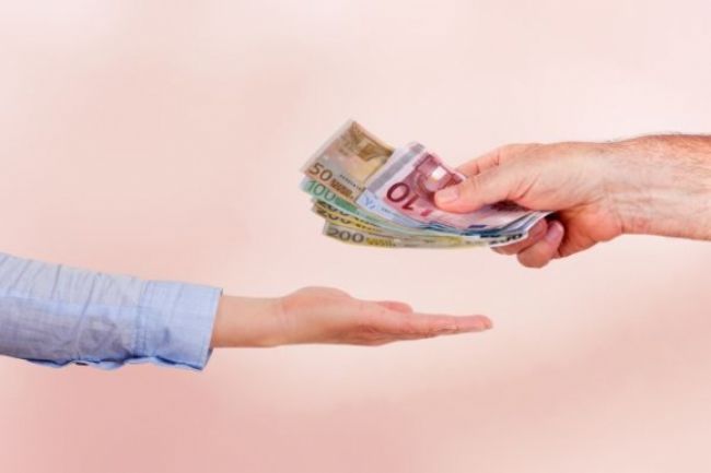 Dospelý Slovák má z banky požičaných v priemere päťtisíc eur