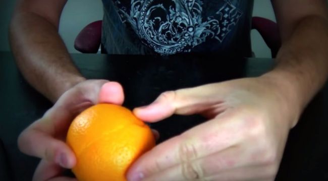 Video: Ako ošúpať pomaranč