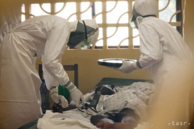 Epidémia eboly sa vymkla kontrole, ale dá sa zastaviť, tvrdí šéf CDC