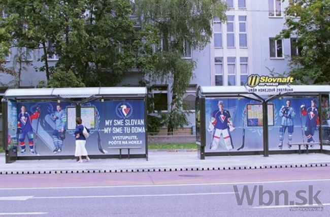 Hokejisti Slovana pozývajú na zápasy aj na zastávkach MHD