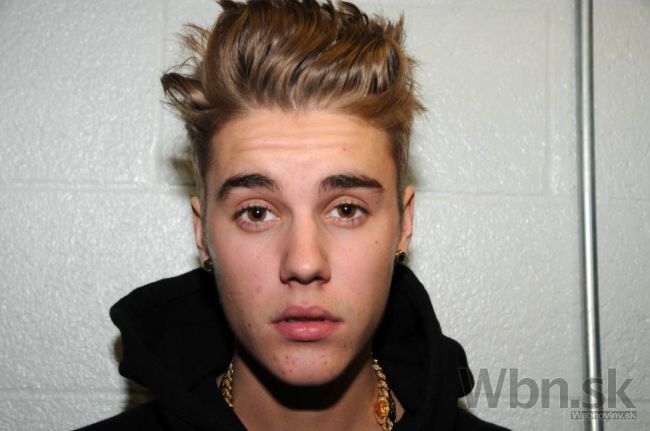 Justin Bieber uvažuje o nahratí akustického albumu