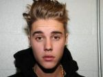Justin Bieber uvažuje o nahratí akustického albumu